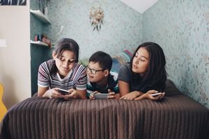 Choose the right mobile phone plan for your family.