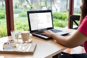 A young woman turns Cortana off on her Windows PC