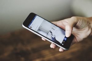 hand holding phone