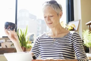 woman-cafe-ipad.jpg